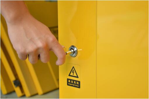 開啟機(jī)器柜門 開啟機(jī)器柜門