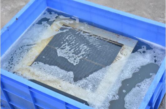 對(duì)電場(chǎng)進(jìn)行浸洗 對(duì)電場(chǎng)進(jìn)行浸洗