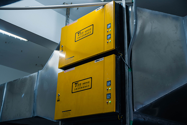 油煙凈化器室內(nèi)安裝圖一 油煙凈化器室內(nèi)安裝圖一